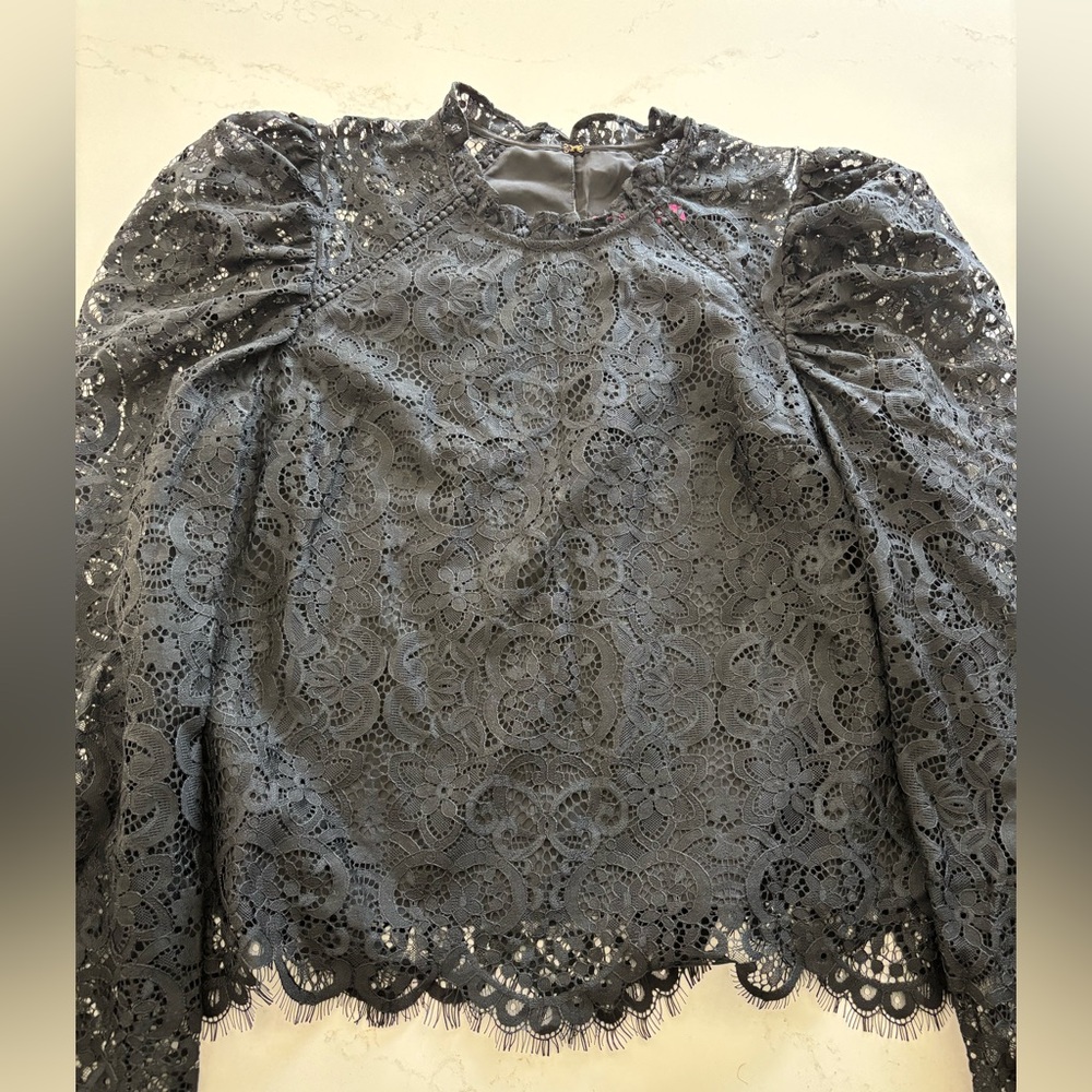 EUC Lilly Pulitzer Averi Lace Top size L - Picture 3 of 5